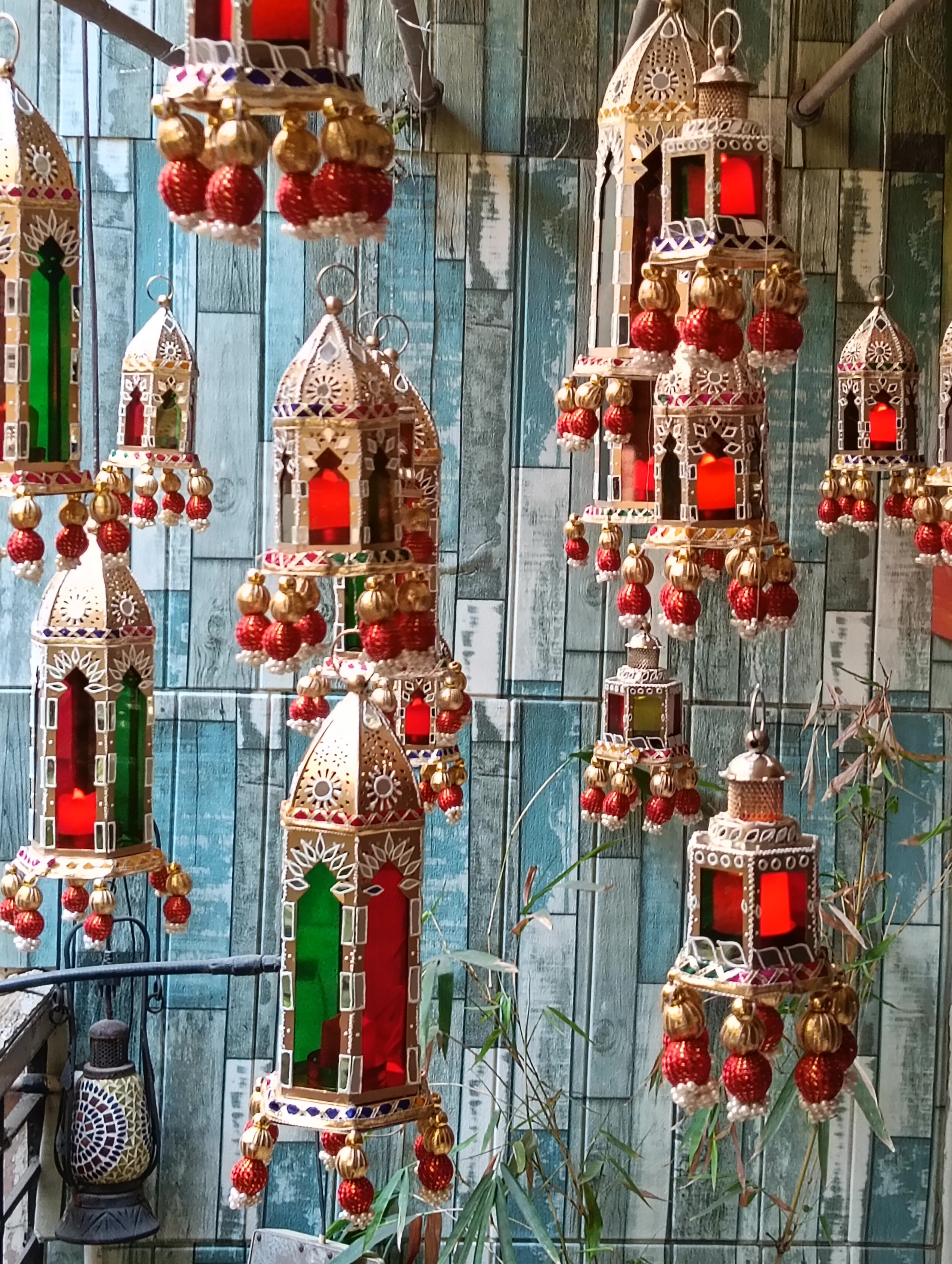 Gold Hanging Lantern Cluster